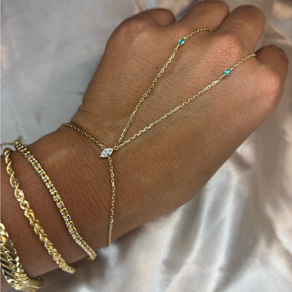 Bellamare Jewelry Jewelry - 18K Gold La Mer Beach Hand Chain | Bellamare Jewelry